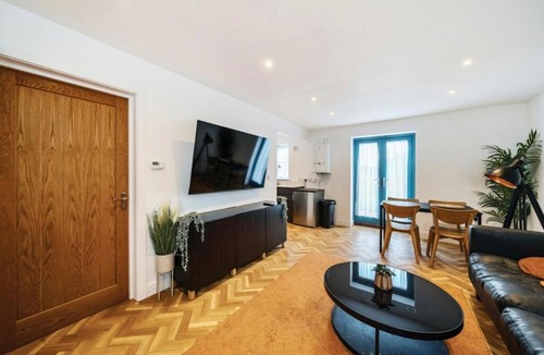 Frampton Cotterell Apartment | 1 The orchard - Beautiful Ground floor garden flat