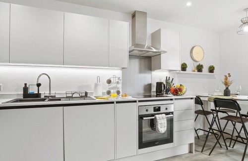 Hemel Hempstead Apartment | 10%OffWeekly - Cosy & Spacious Studio with Parking in Hemel Hempstead