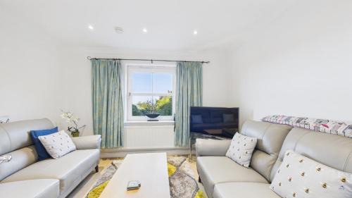 Bembridge House | 12A Solent Landing direct beach access