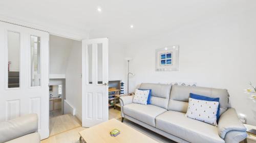 Bembridge House | 12A Solent Landing direct beach access