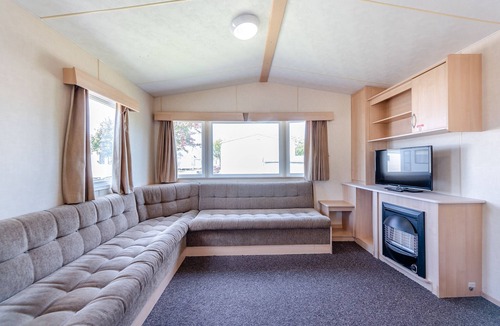 Bognor Regis House | 12ft-wide caravan with one double and two twin.