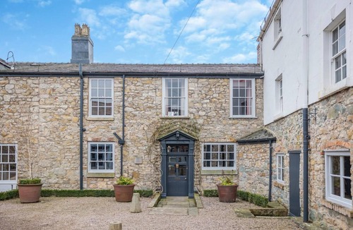 Llansantffraid-ym-Mechain Cottage | 14 Bed in Llansanffraid (oc-b30382)