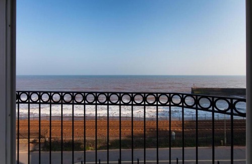 Dawlish House | 16 Great Cliff