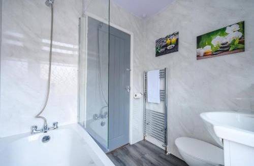 Leeds House | 16PT4 - Decompressing & Unwinding Armley Stay