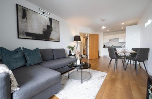 Gillingham Apartment | 1BR River View - Parking - Sleeps 4