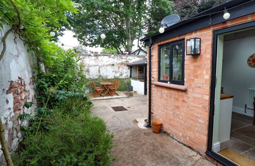 Hoole Cottage | 2 Ashby Place
