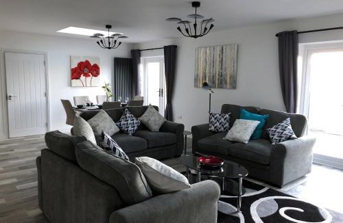 Whitchurch House | 2 Barn Cottages