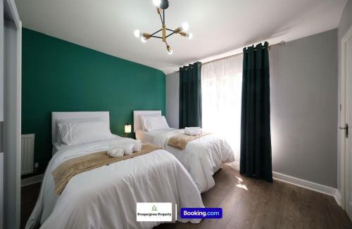 Weston on Trent House | 2 BDR House By Prospergress Property Short Lets & Serviced Accommodation Coventry 5 minutes walking from Arena Shopping Park and Coventry Building Society Arena Stadium With Self-Check-In, Free Parking and Large Garden & Patio, Pool Table and Games