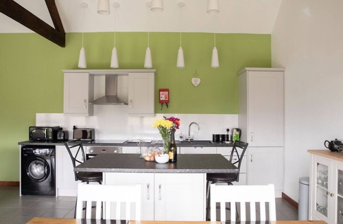 Newcastle-on-Clun House | 2 Beacon View Barn, Beguildy