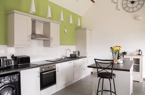 Newcastle-on-Clun House | 2 Beacon View Barn, Beguildy