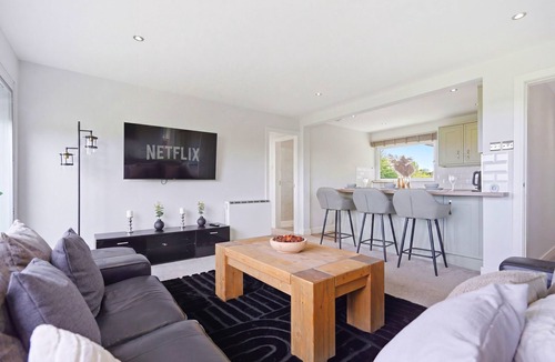 Hampton-in-Arden House | 2 Bed 2 Bath Luxe Apartment in Hampton in Arden