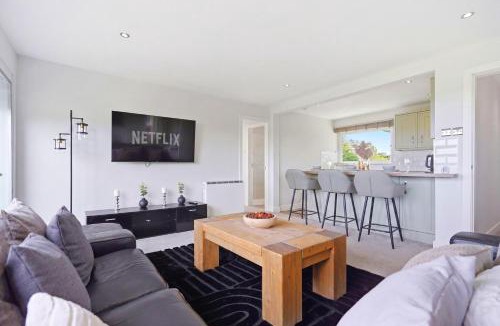 Hampton-in-Arden Apartment | 2 bed 2 bath luxe apartment in Hampton in Arden