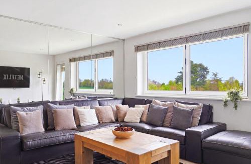 Hampton-in-Arden Apartment | 2 bed 2 bath luxe apartment in Hampton in Arden