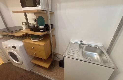 Edgbaston Apartment | 2 Bed Apartment-Sleeps 7-Free Parking