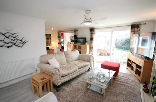 Peacehaven House | 2 bed bungalow in Peace Haven