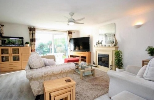 Peacehaven House | 2 bed bungalow in Peace Haven