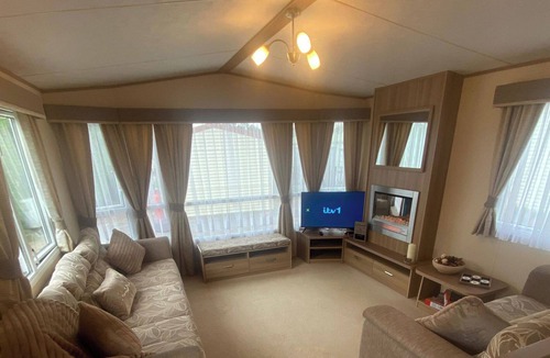 Carnforth Cabin | 2 Bed Caravan-sleeps 6-pet Friendly