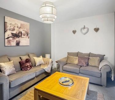 Grantham Apartment | 2 Bed Central Grantham Sleeps 6 Free Parking Free Gym Access