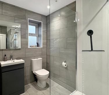 Grantham Apartment | 2 Bed Central Grantham Sleeps 6 Free Parking Free Gym Access