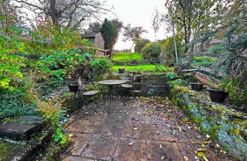 Hebden Bridge Cottage | 2 Bed Cottage - Sleeps 4 - Pets - Parking