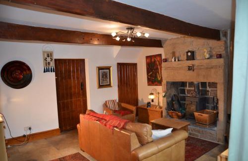 Hebden Bridge House | 2 Bed Cottage - Sleeps 4 - Pets - Parking