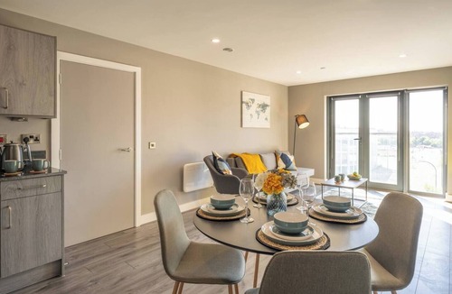 The Docks Apartment | 2-Bed Flat at Monarchs Quay, Liverpool Waterfront