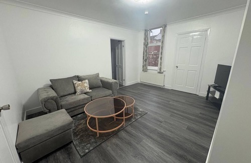 Boldon Colliery Apartment | 2 Bed Flat - Sleeps 3 - Parking - Wifi