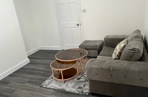 Boldon Colliery Apartment | 2 Bed Flat - Sleeps 3 - Parking - Wifi