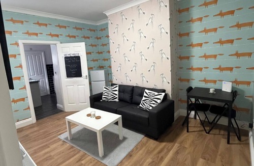 South Shields Apartment | 2 Bed Flat - Sleeps 3 - Parking - Wifi