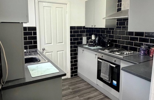 South Shields Apartment | 2 Bed Flat - Sleeps 3 - Parking - Wifi