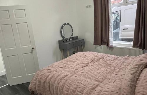 Boldon Colliery Apartment | 2 Bed Flat - Sleeps 3 - Parking - Wifi