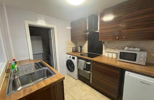 Boldon Colliery Apartment | 2 Bed Flat - Sleeps 3 - Parking - Wifi