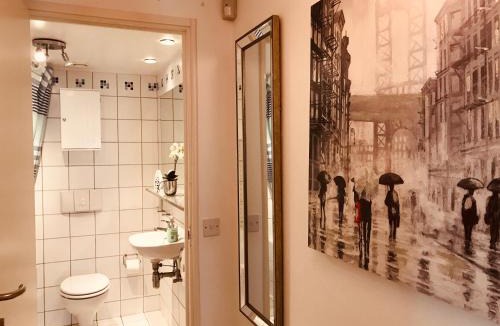 The Docks Apartment | 2 bed GF Docklands Apartment - Free Parking for 1 car