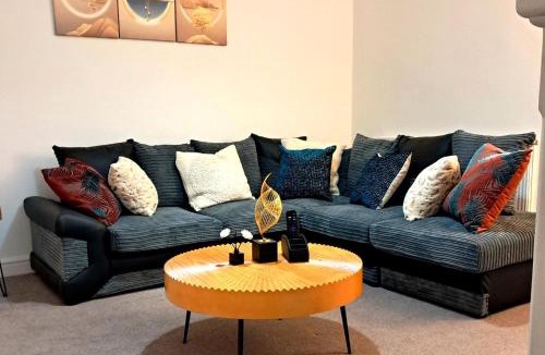 Erewash House | 2 Bed Home - Parking Private Garden Wifi