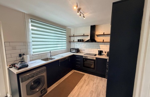 Ault Hucknall House | 2-Bed House, Sleeps 4 w/ Parking & Garden