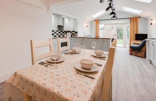 Beccles House | 2 Bed in Aldeby oc-2wca