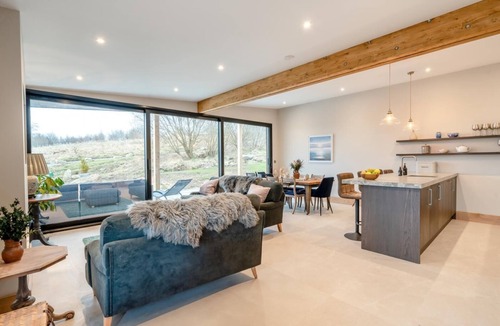 Fourstones Near Bentham Ski Chalet | 2 Bed in Austwick (oc-f30841)