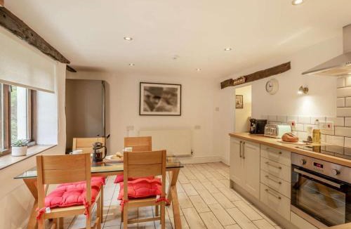 Hele House | 2 Bed in Barnstaple oc-28803