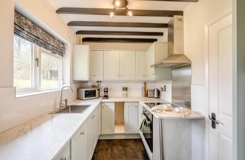 Wooburn Moor House | 2 Bed in Beaconsfield oc-t35951