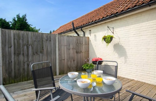 Irstead House | 2 Bed in Blofield Heath (oc-1467)