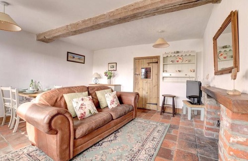 Bodham Cottage | 2 Bed in Bodham (oc-1660)