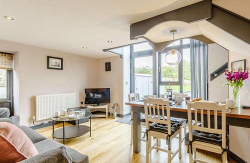 Brecon House | 2 Bed in Brecon oc-bn100