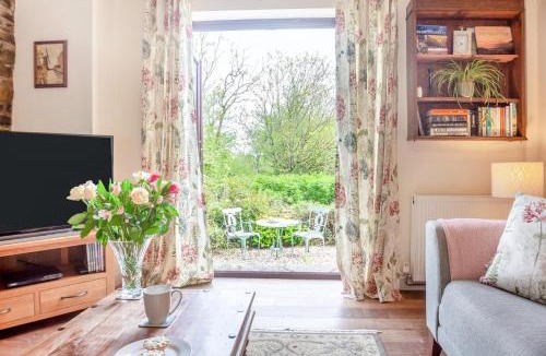 Llanerchymedd House | 2 Bed in Carmel oc-wai210
