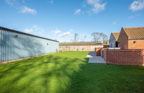 Chedgrave House | 2 Bed in Chedgrave (oc-2251)