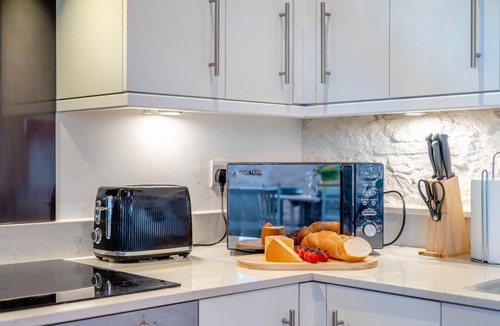 Clevedon Cottage | 2 Bed in Clevedon (oc-t30786)