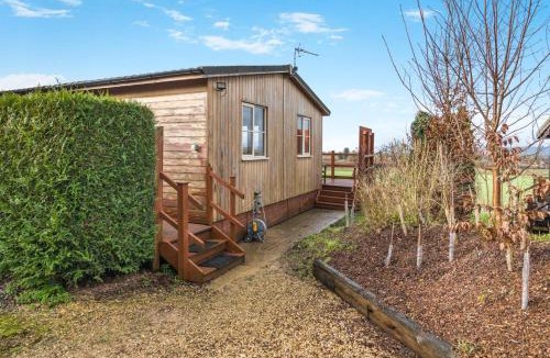 Dursley Cabin | 2 Bed in Coaley oc-s34729