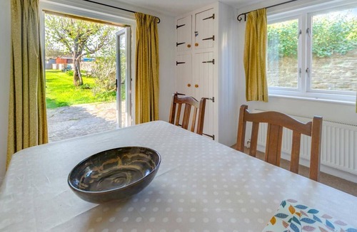 Corfe Castle Village Cottage | 2 Bed in Corfe Castle (oc-ic096)