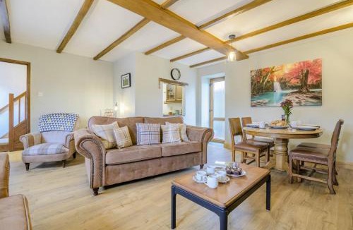 Brecon House | 2 Bed in Cray oc-bow287