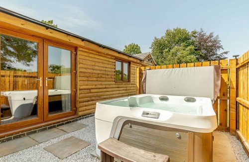 Stanton by Bridge Ski Chalet | 2 Bed in Derby (oc-87408)