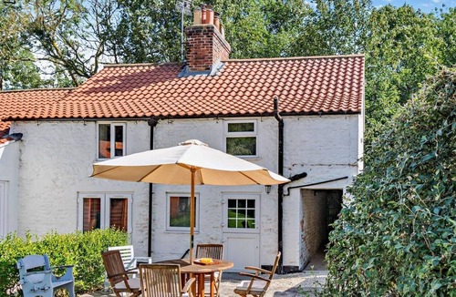 Langtoft Cottage | 2 Bed in Driffield (oc-93141)